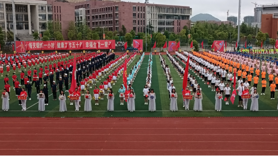 运动赛场展雄姿 管院健儿竞风流｜｜管理学院（商学院）师生代表参加威尼斯wnsr888第十六届田径运动会开幕式暨第一日赛讯